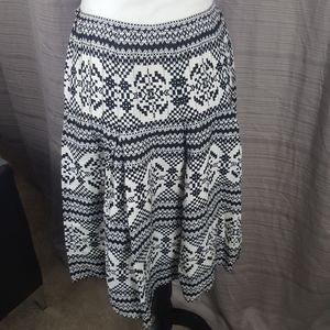 Nine West Women's Skirt Size 2 Black and White